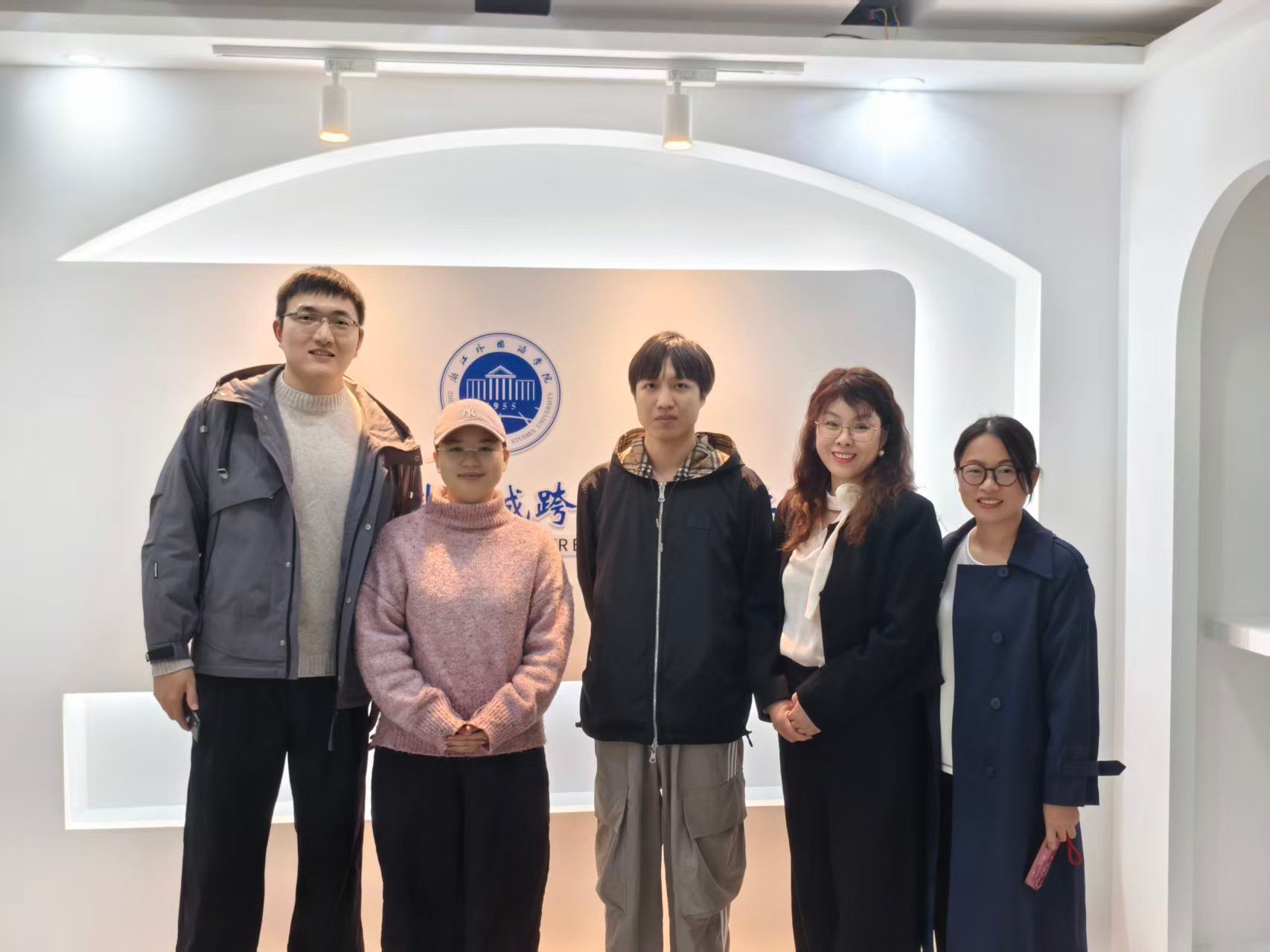 访企拓岗：与创业园企业方合影